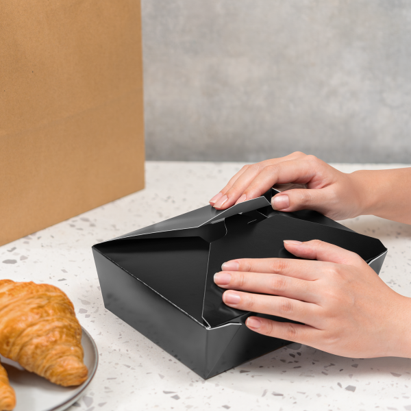KYFP-FTG76B_04 76 fl oz Fold-To-Go Container (Box #3) (Black)